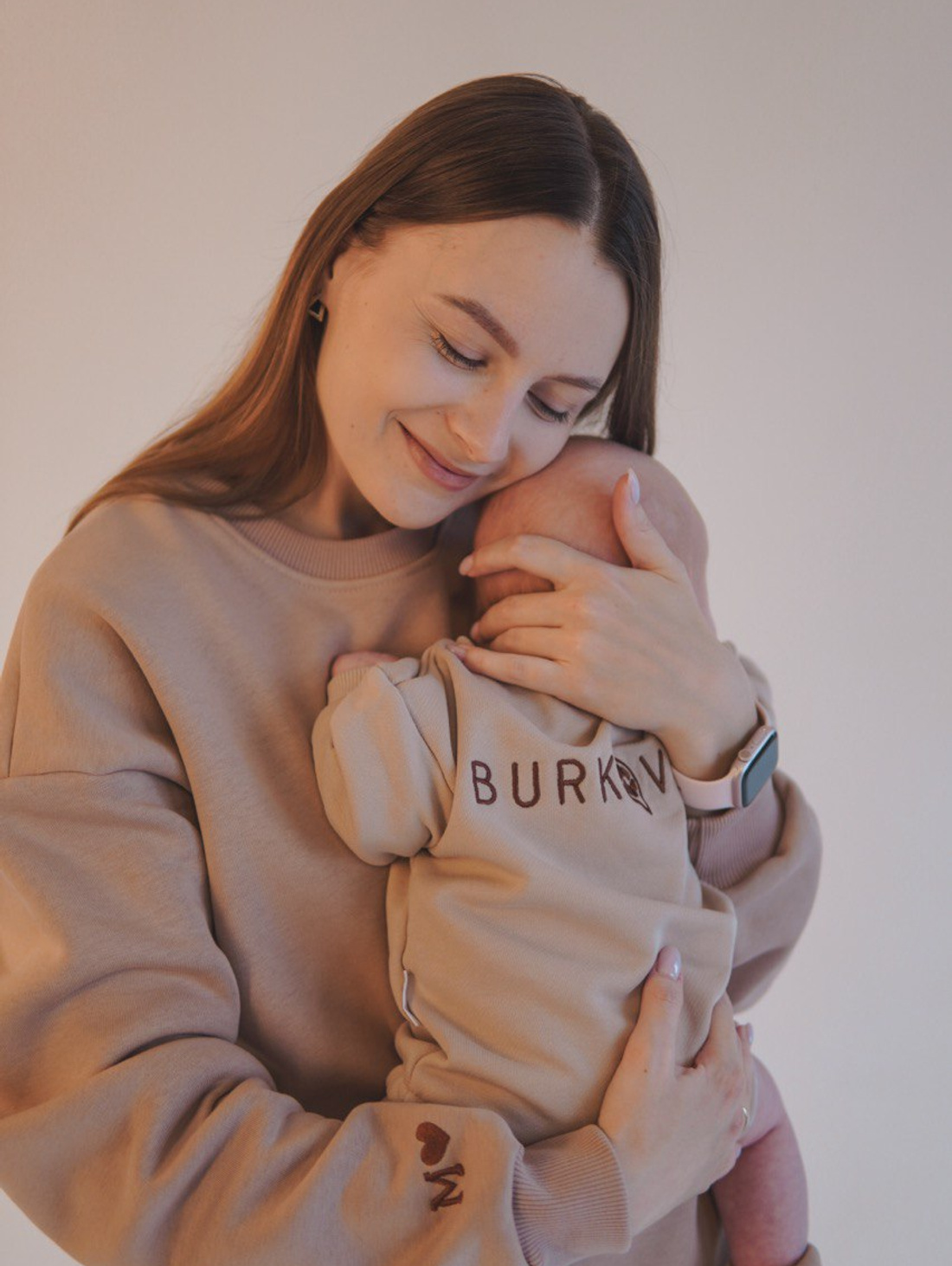 Боди oversized + пинетки c индивидуальной вышивкой цвет латте - фотография товара