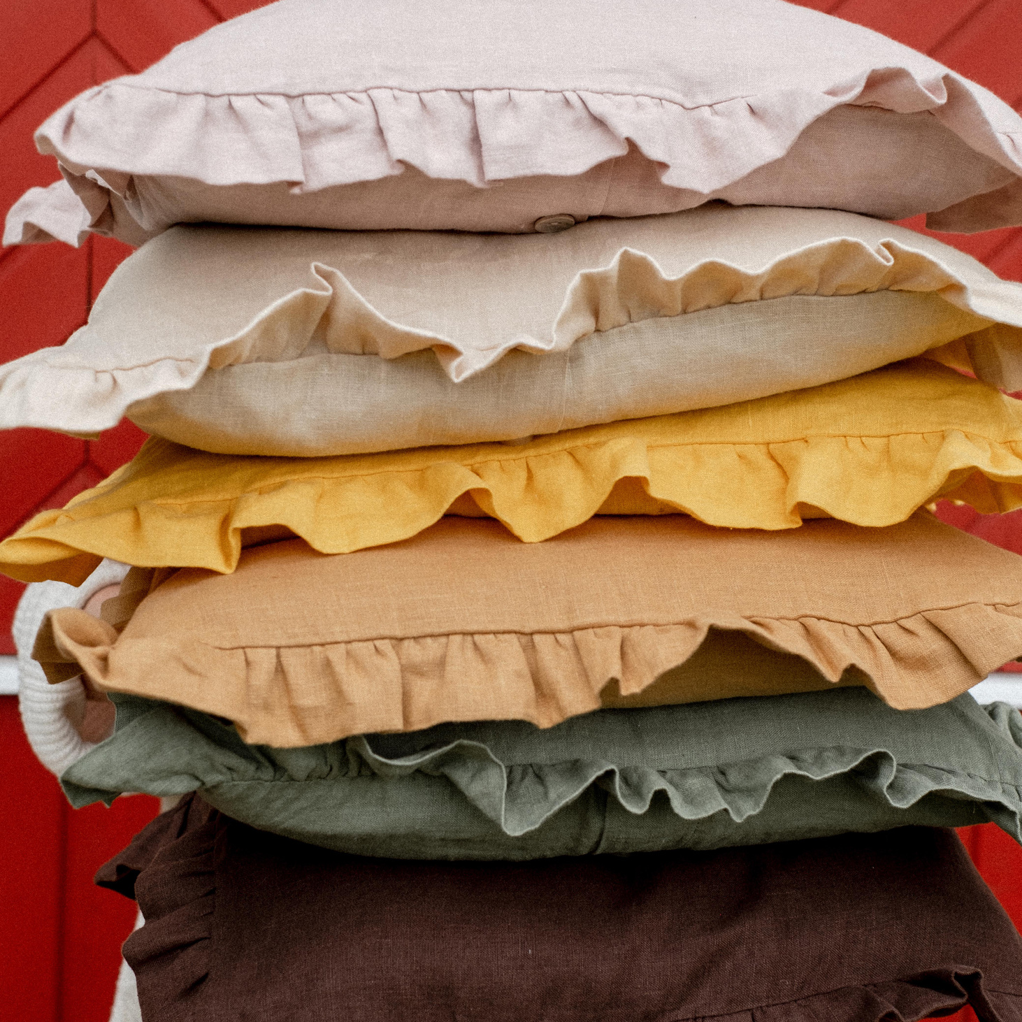 Декоративный чехол для подушки "Рюши" - фотография товара