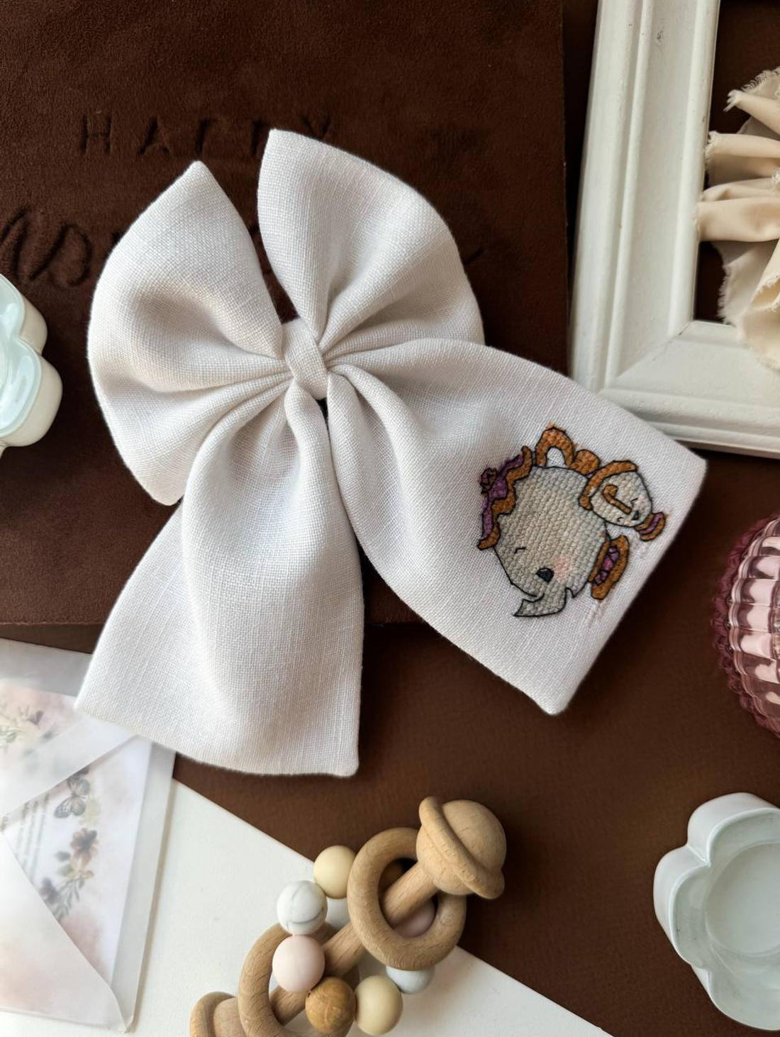 Бант льняной с вышивкой - фотография товара