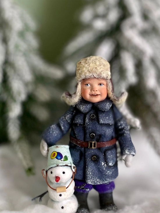 Ватная елочная игрушка мальчик со снеговиком