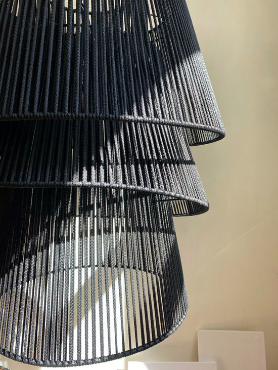 Светильник плетеный чёрный
