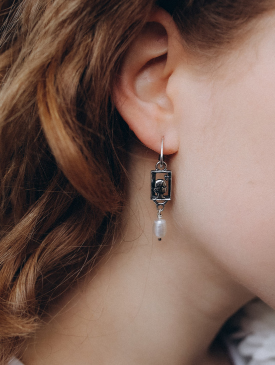 Серьги "Девушка в окне"