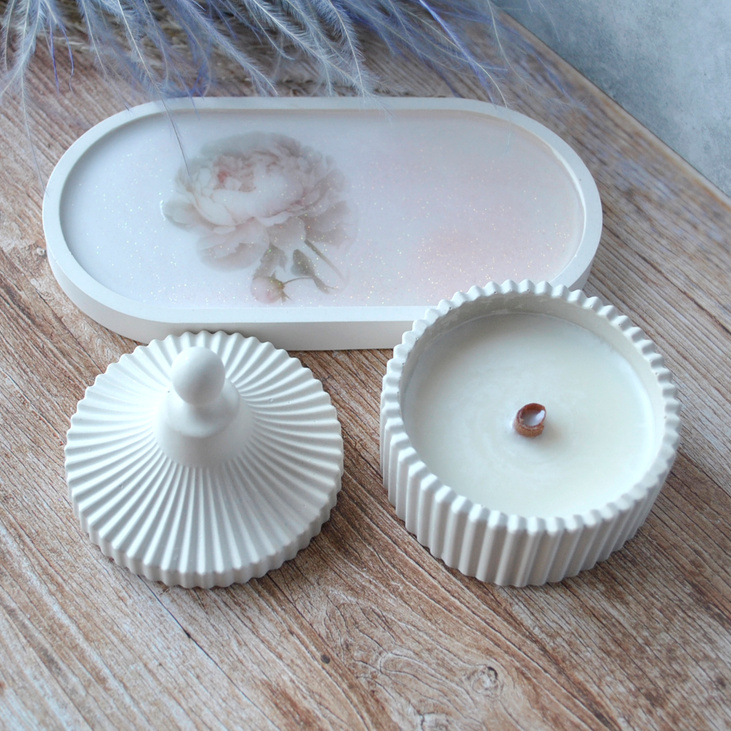 Свеча ароматическая "Белый пион и шкатулка"