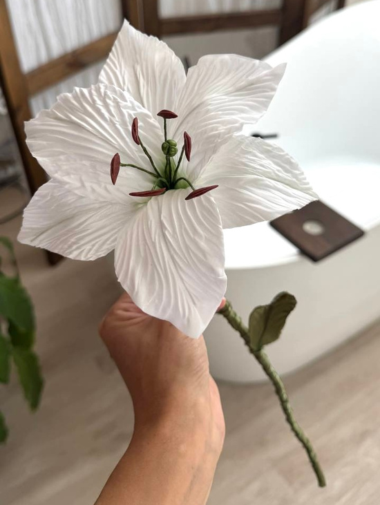 Брошь-цветок "Лилия на стебле"