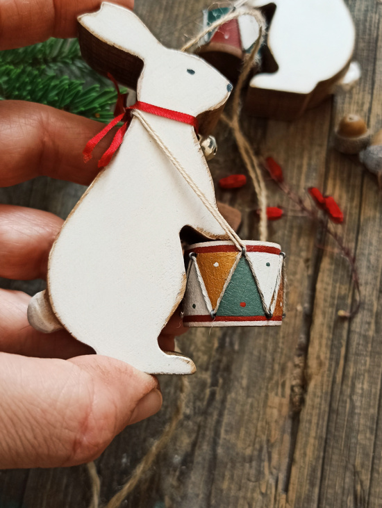 Ёлочная игрушка "Заяц с барабаном"