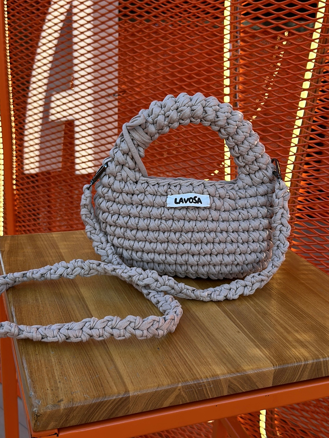 Сумка кросс-боди "Love" кремовая - фотография товара