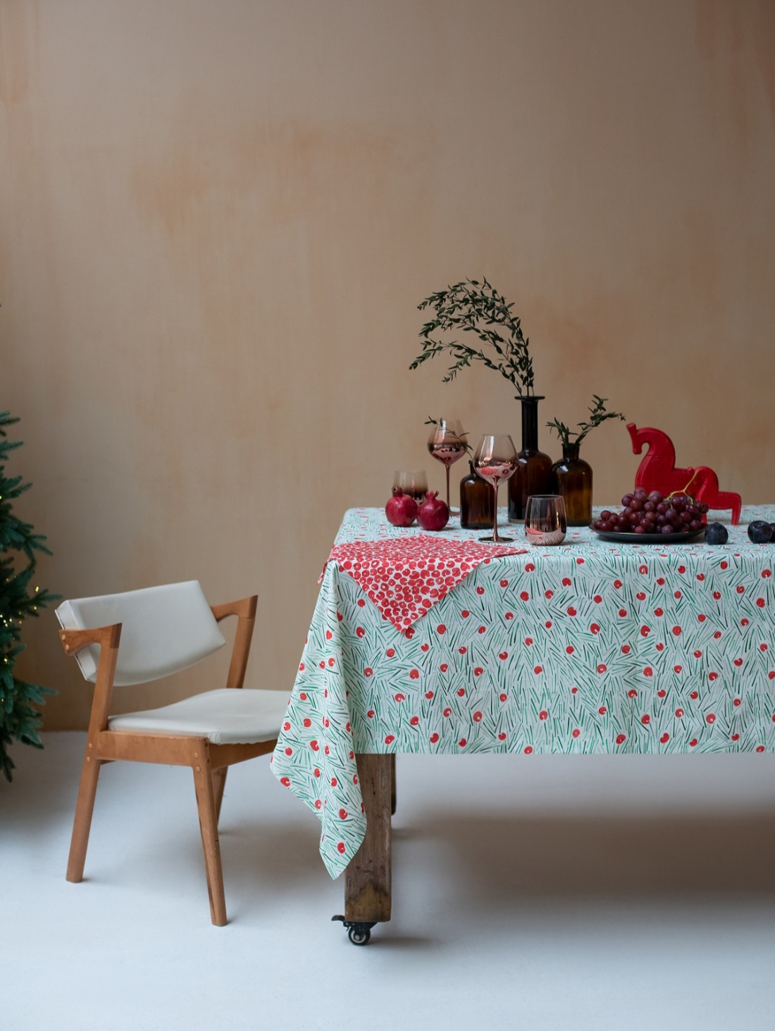 Скатерь "Иголки и калина" - фотография товара