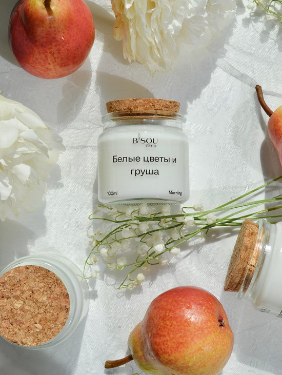Ароматическая свеча "Белые цветы и груша"