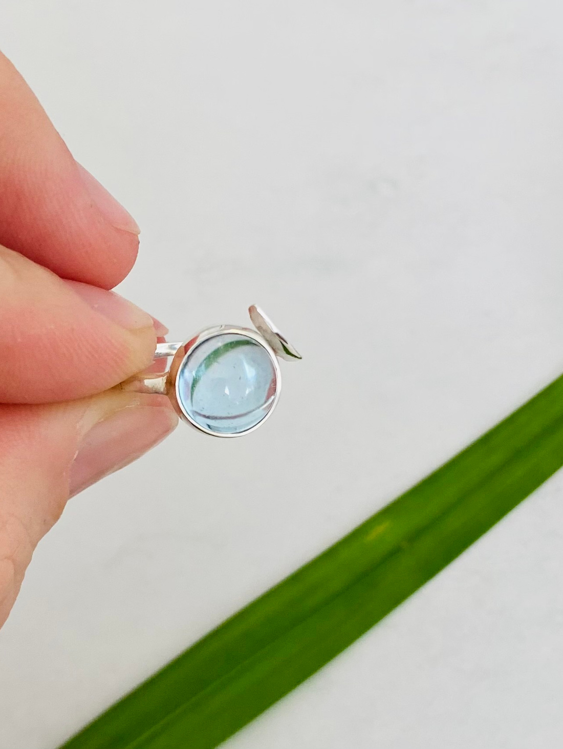 Кольцо «Небо» с голубым топазом - фотография товара