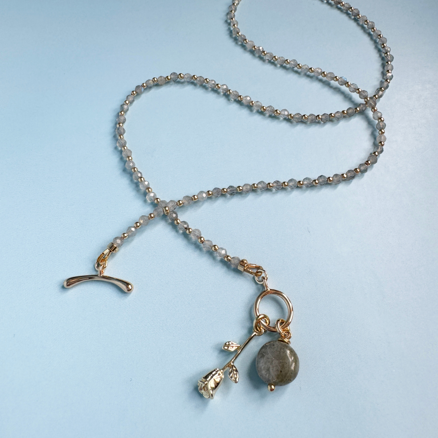 Колье из лабрадора "Сны розы" - фотография товара