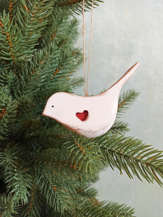 Елочная игрушка "Птичка большая с вырезанным сердечком с двух сторон".