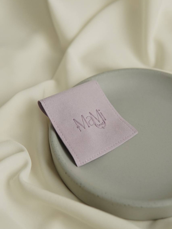 Чокер с буквами MOM