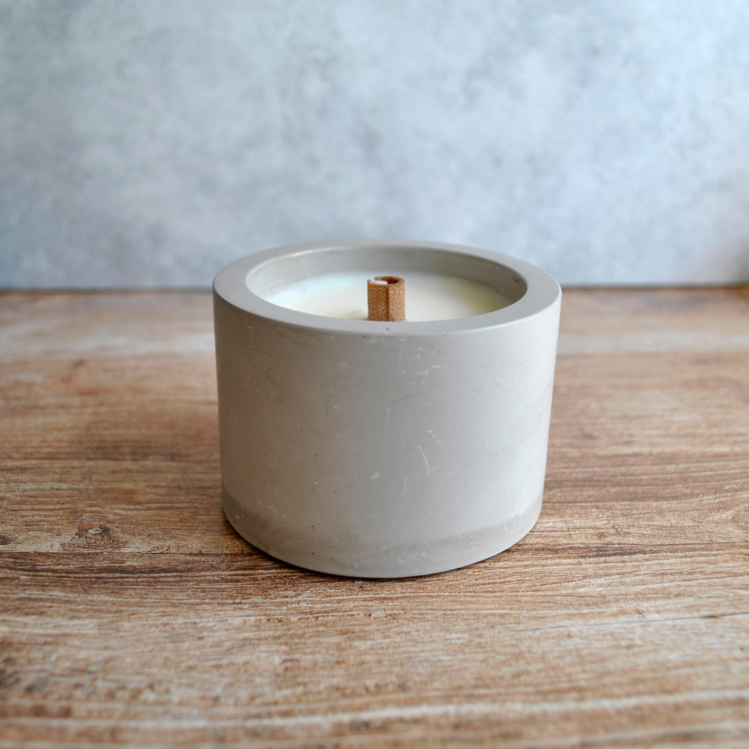 Свеча ароматическая "Лофт" имитация бетона - фотография товара