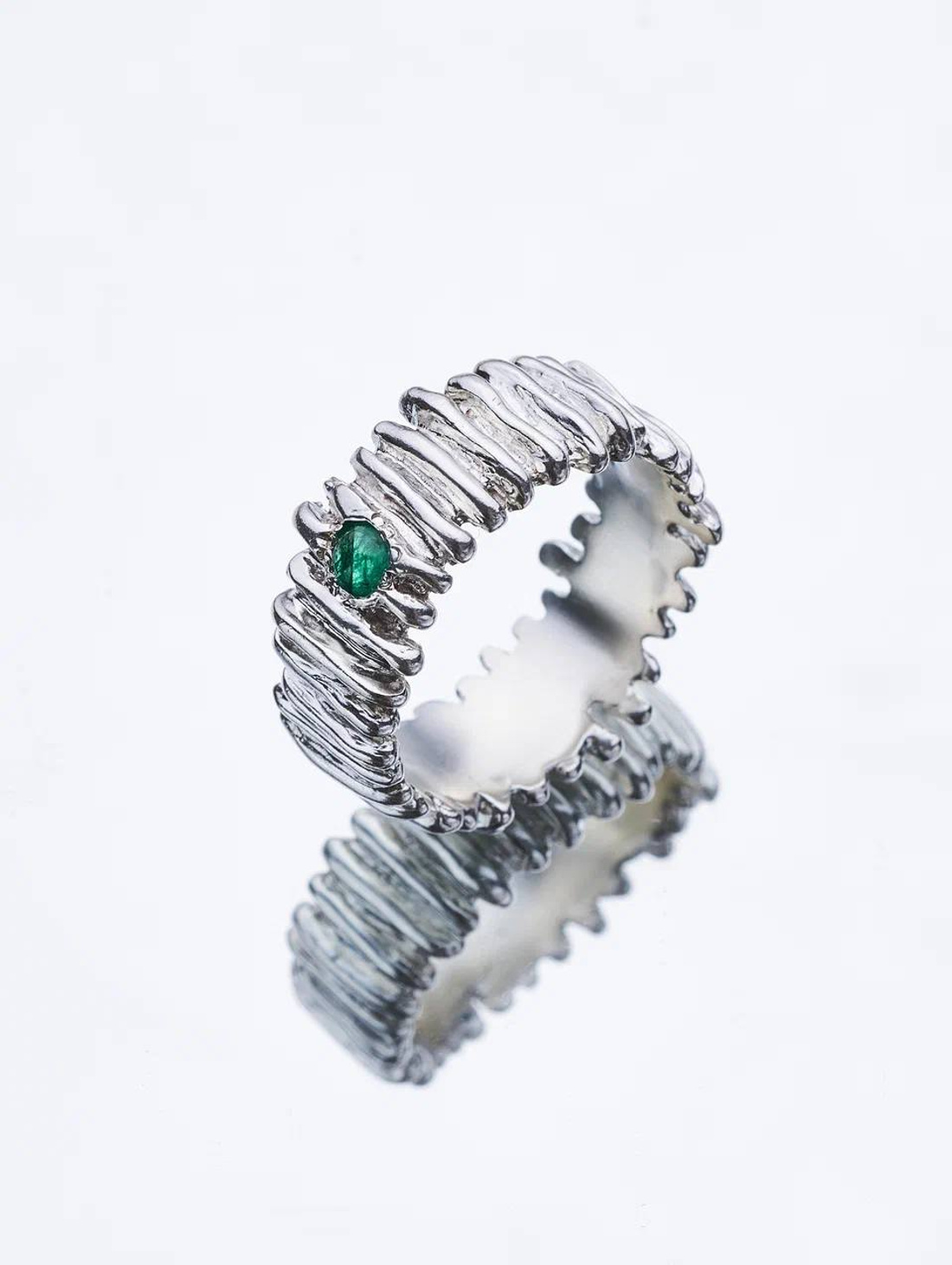 Кольцо "Серебряная Графика" с изумрудом - фотография товара