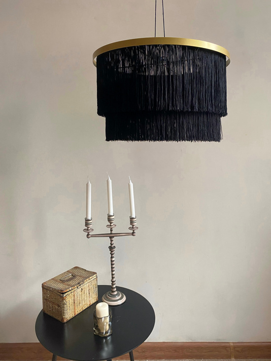 Люстра черная с бахромой