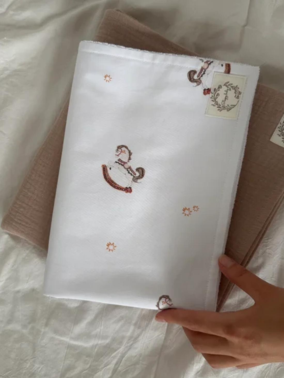 Непромокаемая пеленка "Лошадки" - фотография товара