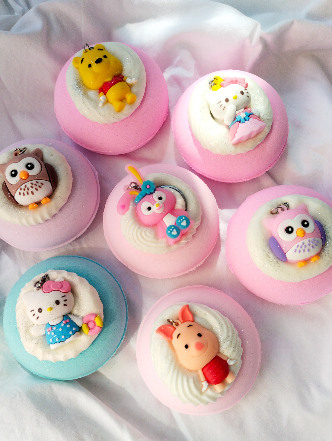 Бомбочка для ванны "Пончик" с твердой пеной и игрушкой брелоком - фотография товара