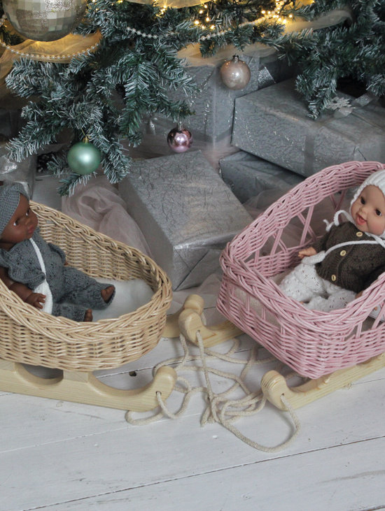 Плетеные санки для кукол. Кукольные санки