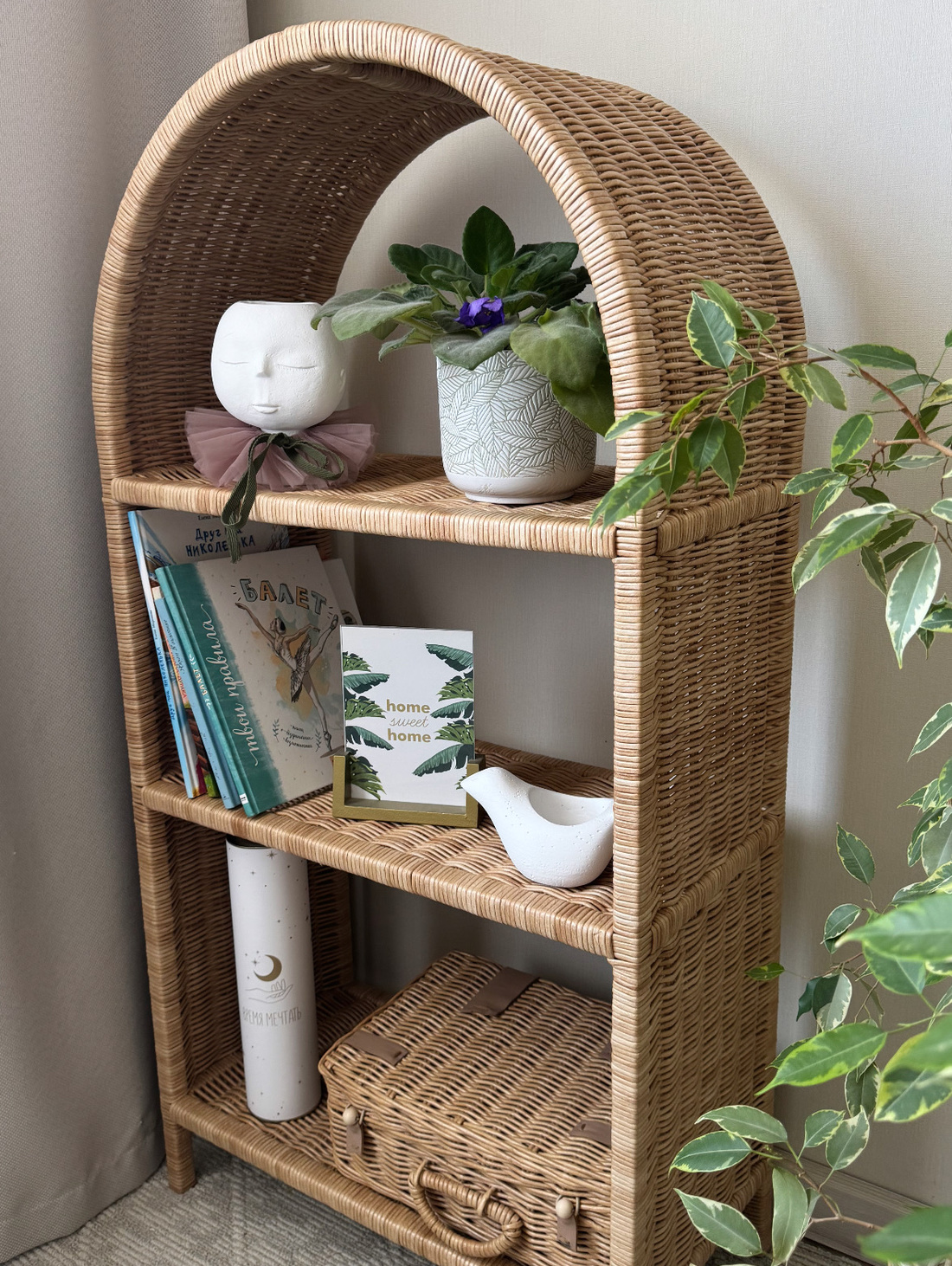 Плетеная этажерка-стеллаж - фотография товара