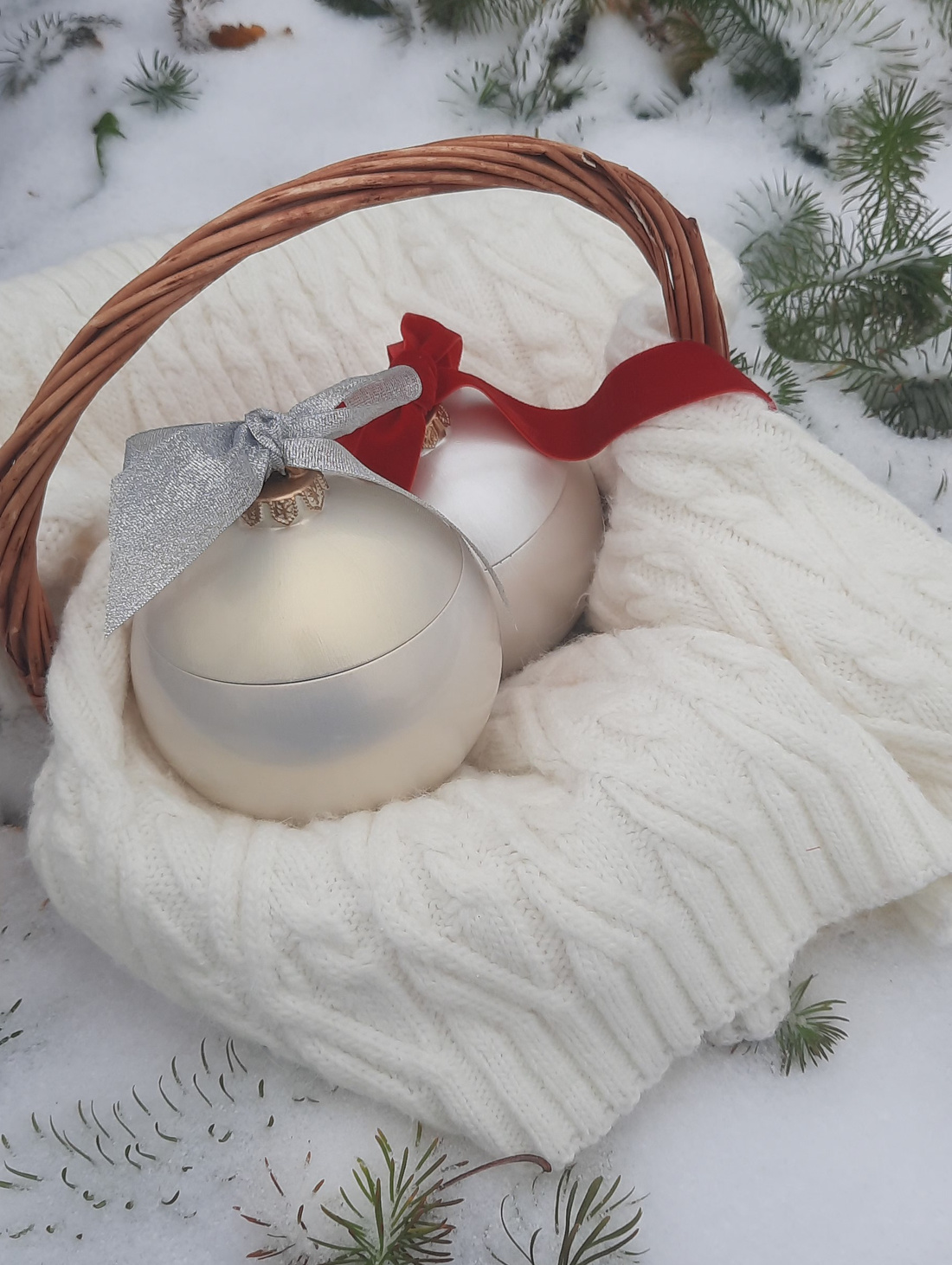 Свеча "Шар" с ароматом штрудель со специями - фотография товара