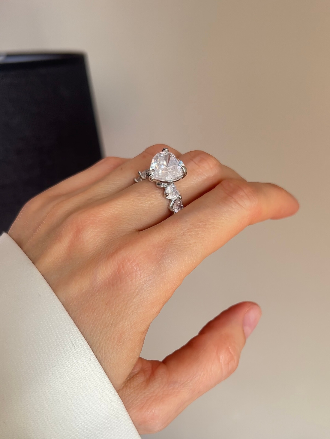 Кольцо ’Love’ с большим фианитом - фотография товара