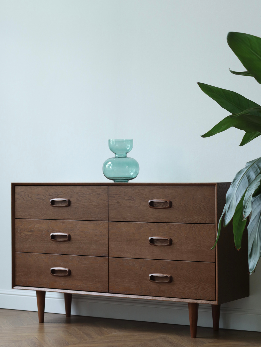 Комод из шпона и массива дуба КОМО33 - фотография товара