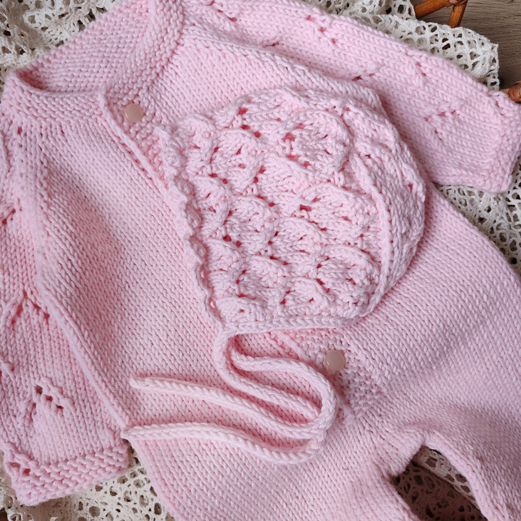 Комбинезон для девочки и чепчик для новорожденных