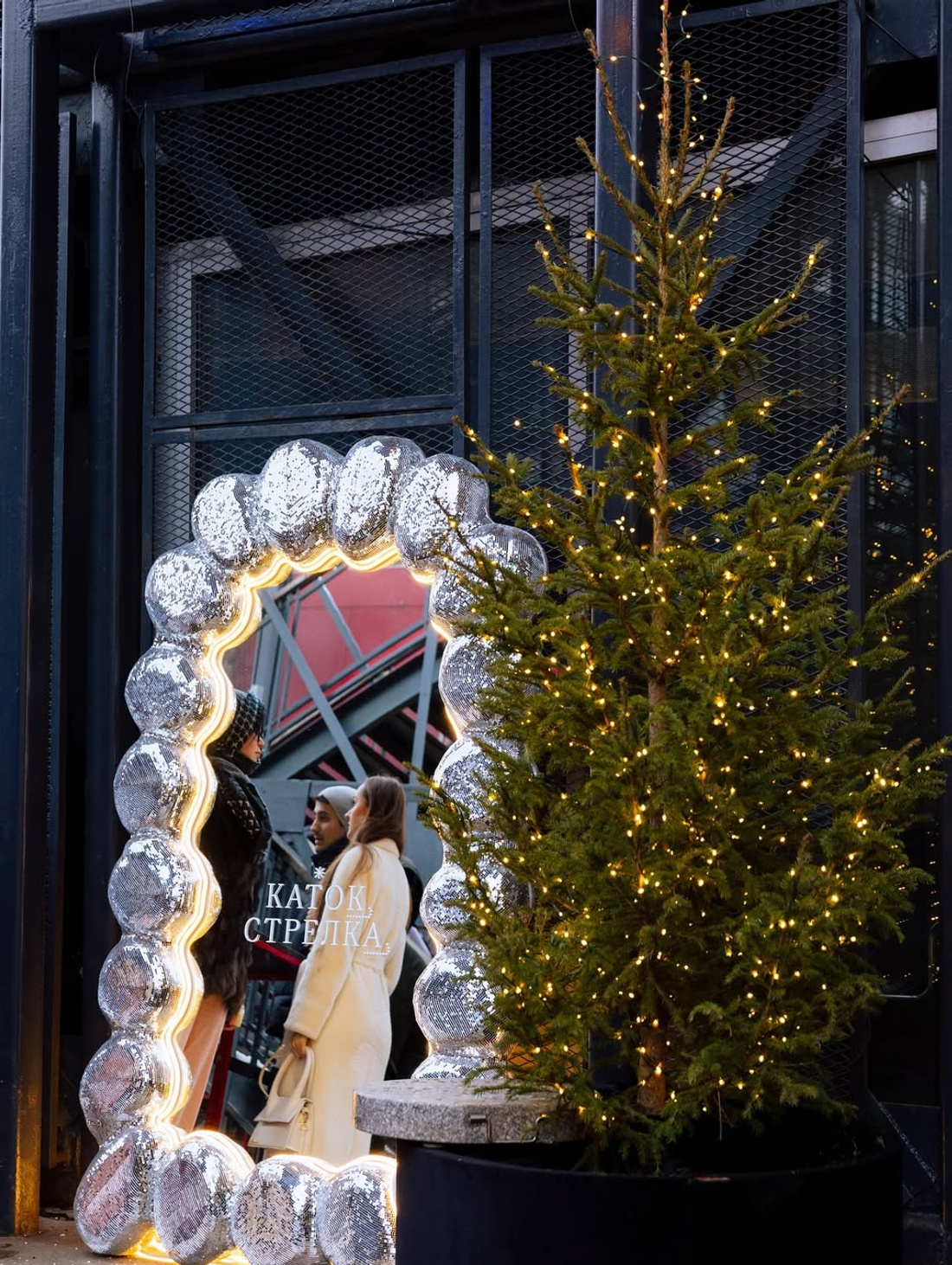 Зеркало из линейки "BUBBLE" - фотография товара