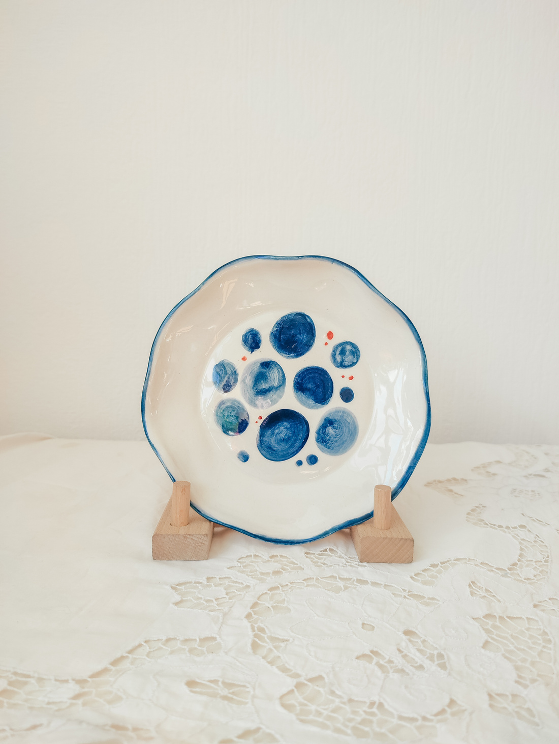 Тарелка с горошками. Волна - фотография товара