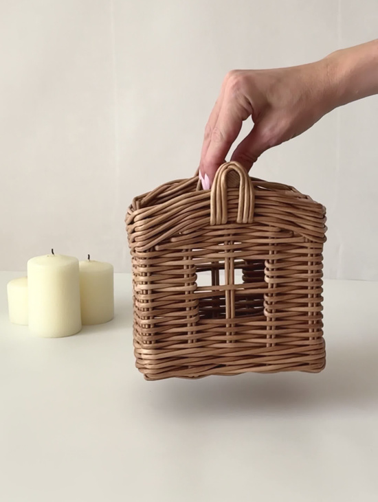 Плетёный домик с ручкой