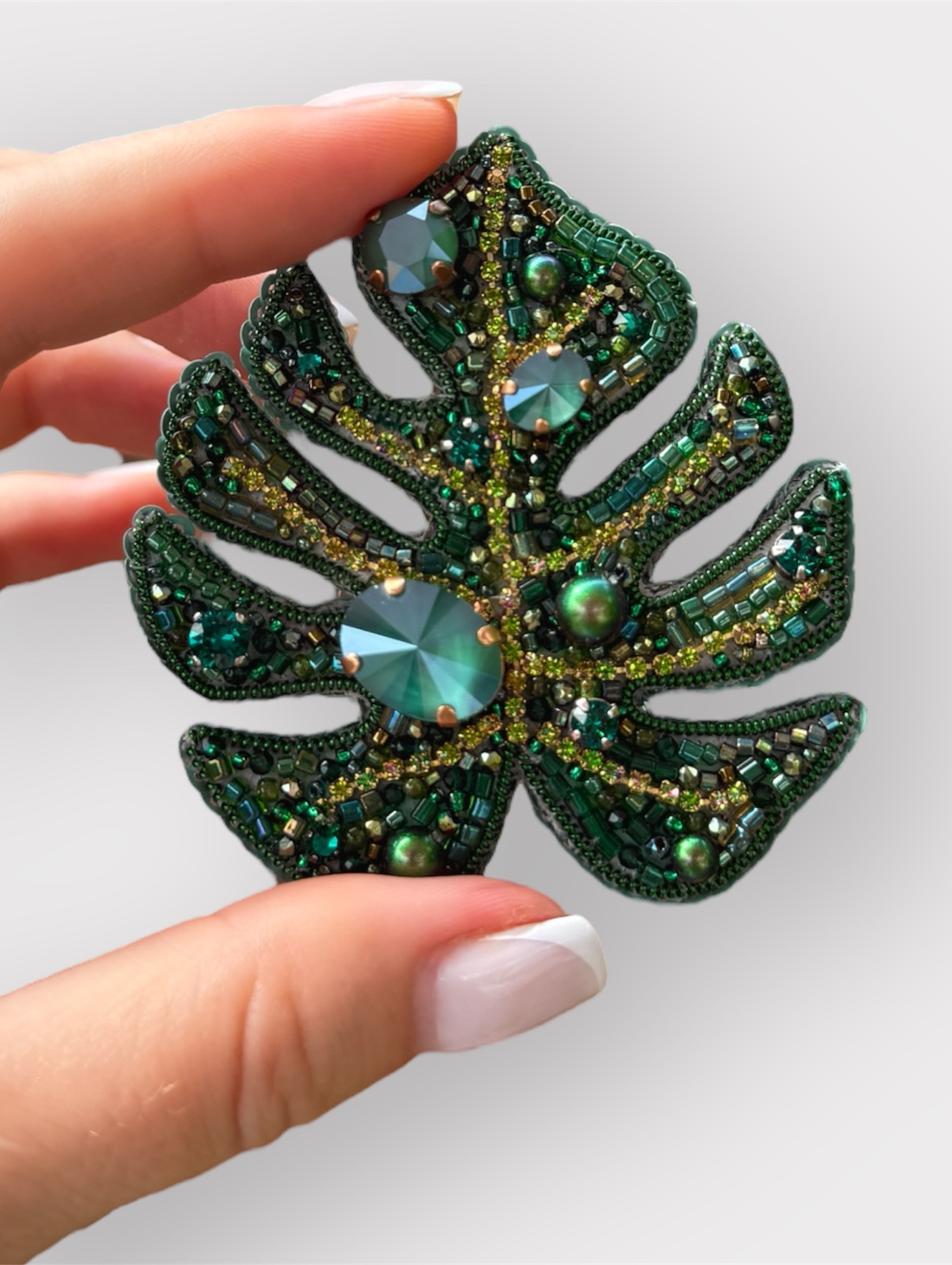 Брошь "Манстера" - фотография товара