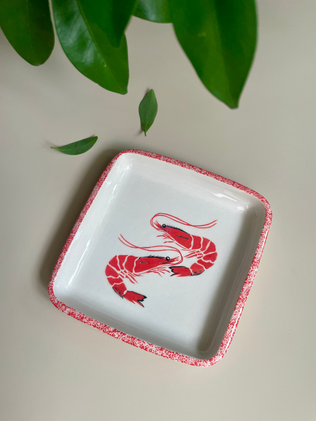 Тарелка квадратная "Две креветки" - фотография товара