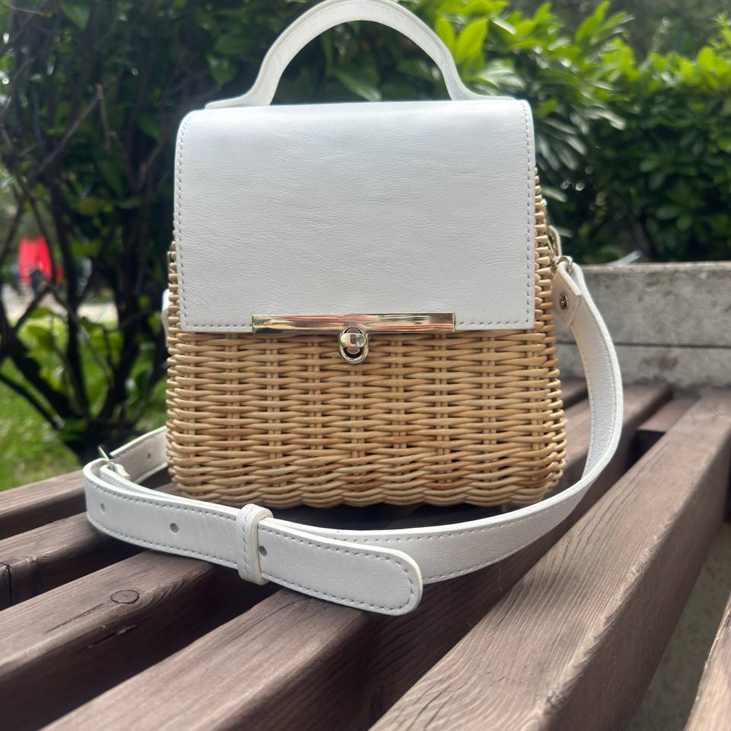 Женская плетеная сумка через плечо - фотография товара