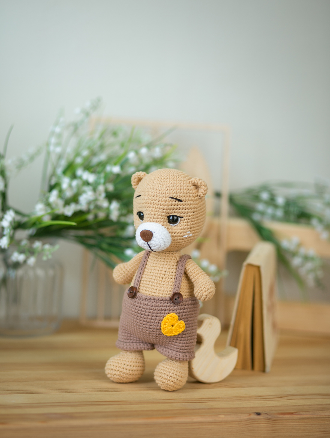 Мишка в коричневом комбинезоне - фотография товара