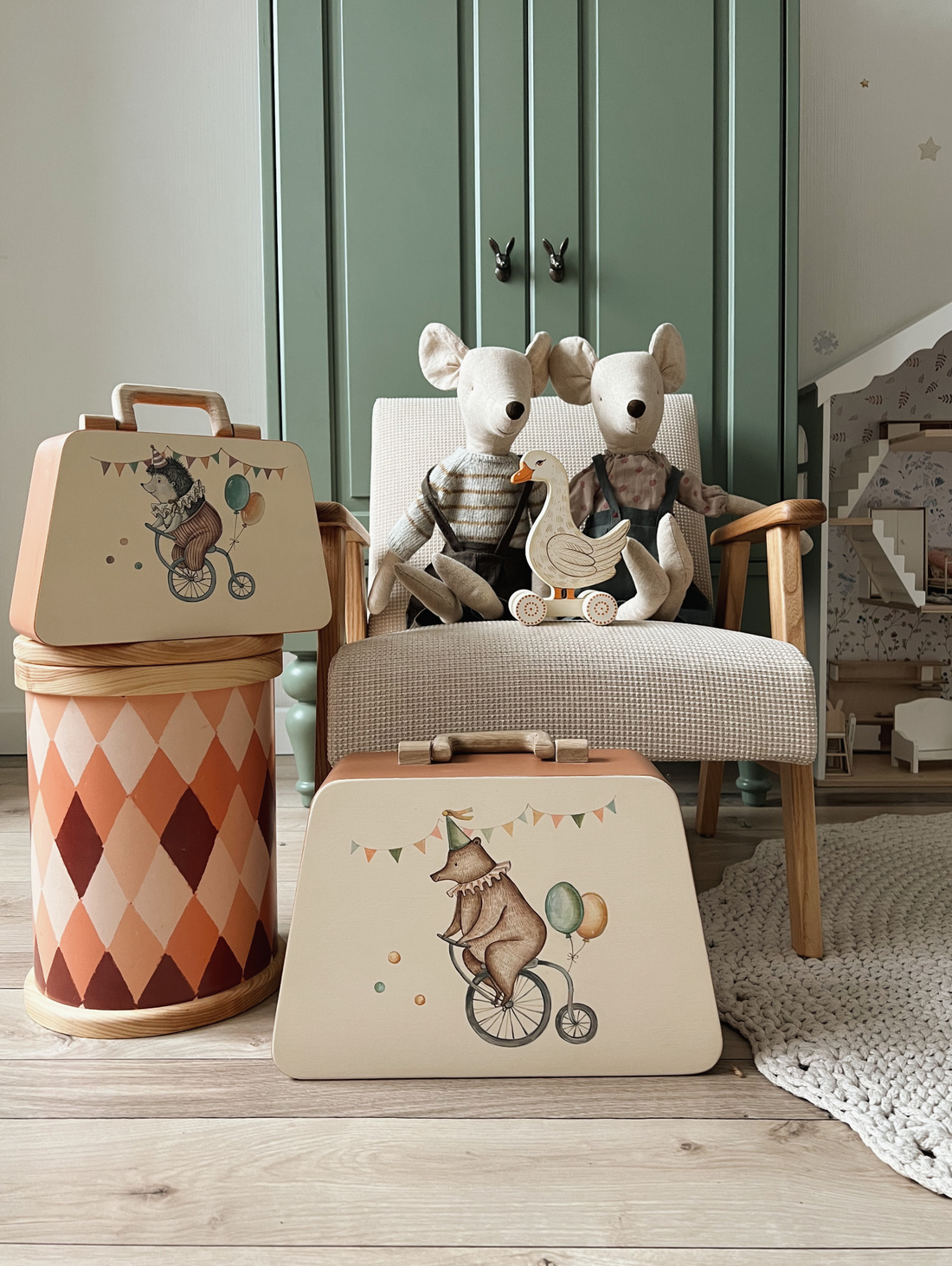 Чемодан с интерьерной росписью - фотография товара