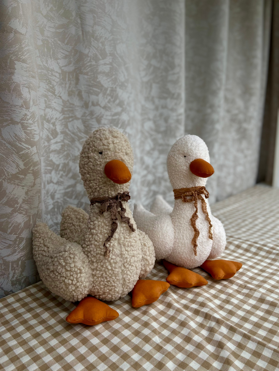 Мягкая игрушка "Большой серый гусь" - фотография товара