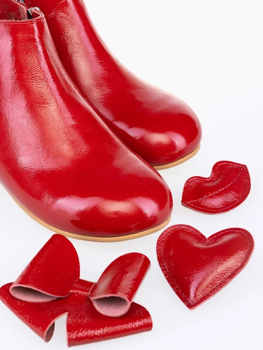 Лаковые красные ботинки - фотография товара