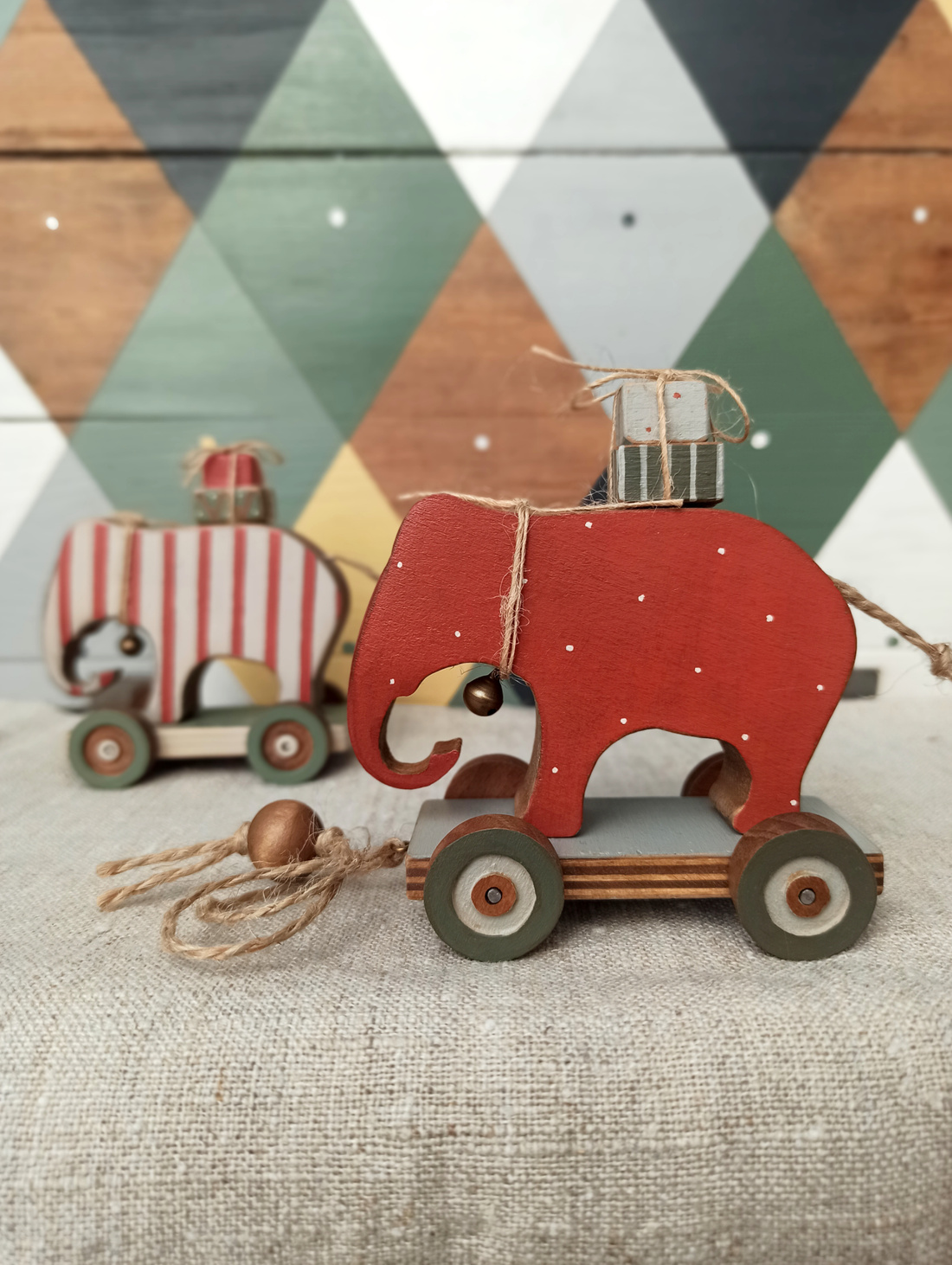 Игрушка "Слоник на колесах" - фотография товара