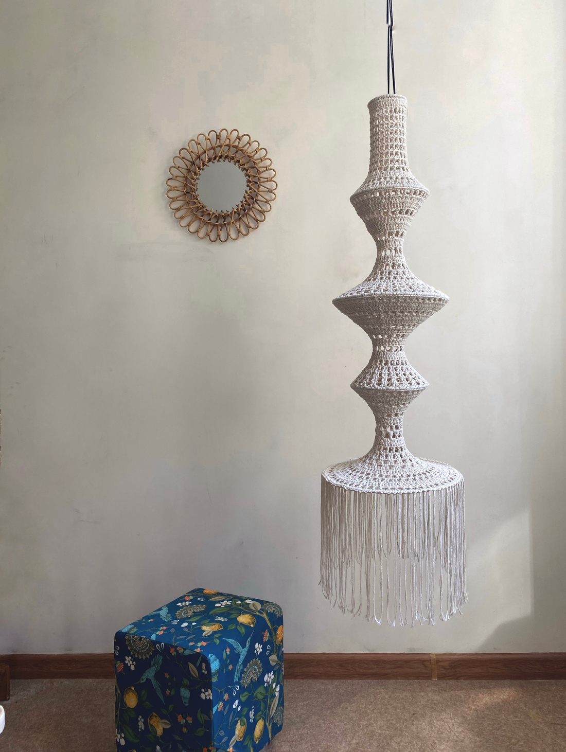 Светильник вязаный с бахромой - фотография товара