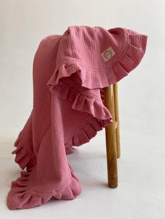 Муслиновый плед с рюшей "Ягодный"