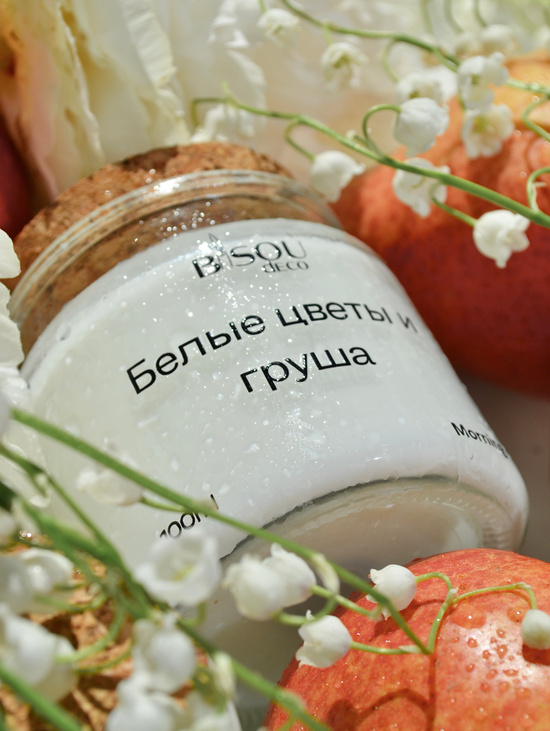 Ароматическая свеча "Белые цветы и груша"