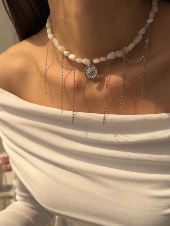 Колье из лунного камня