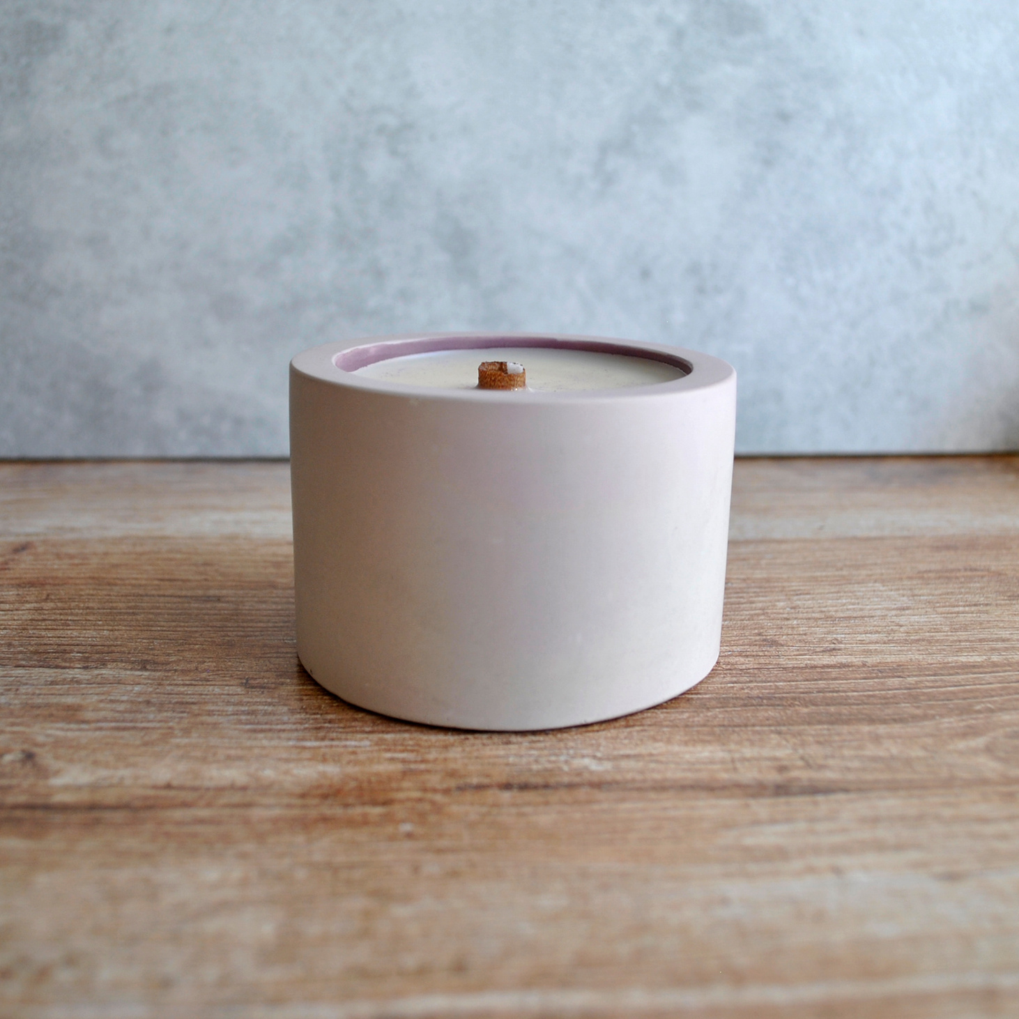 Свеча ароматическая "Лофт" сиреневый - фотография товара