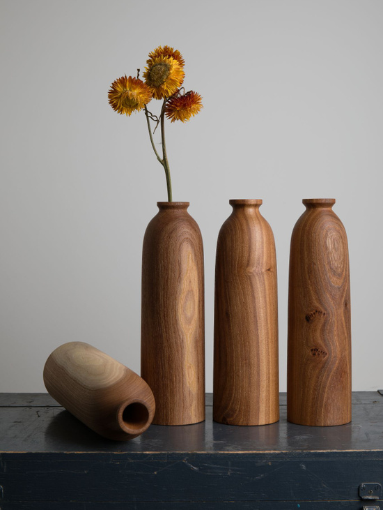 Ваза из дерева в минималистичном дизайне