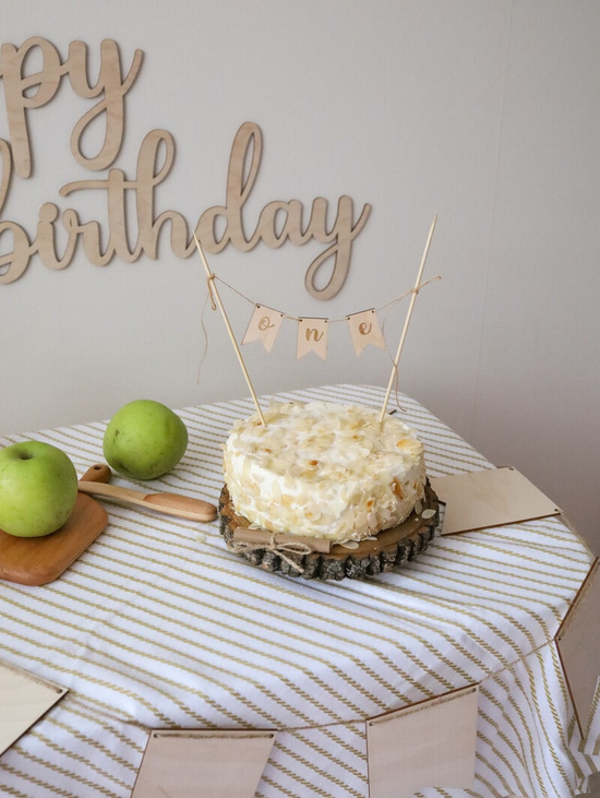 Надпись “Happy birthday”