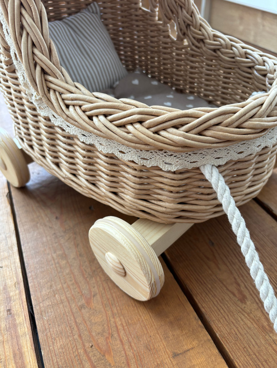 Плетеная коляска для кукол 30 см с постелькой. Люлька для кукол