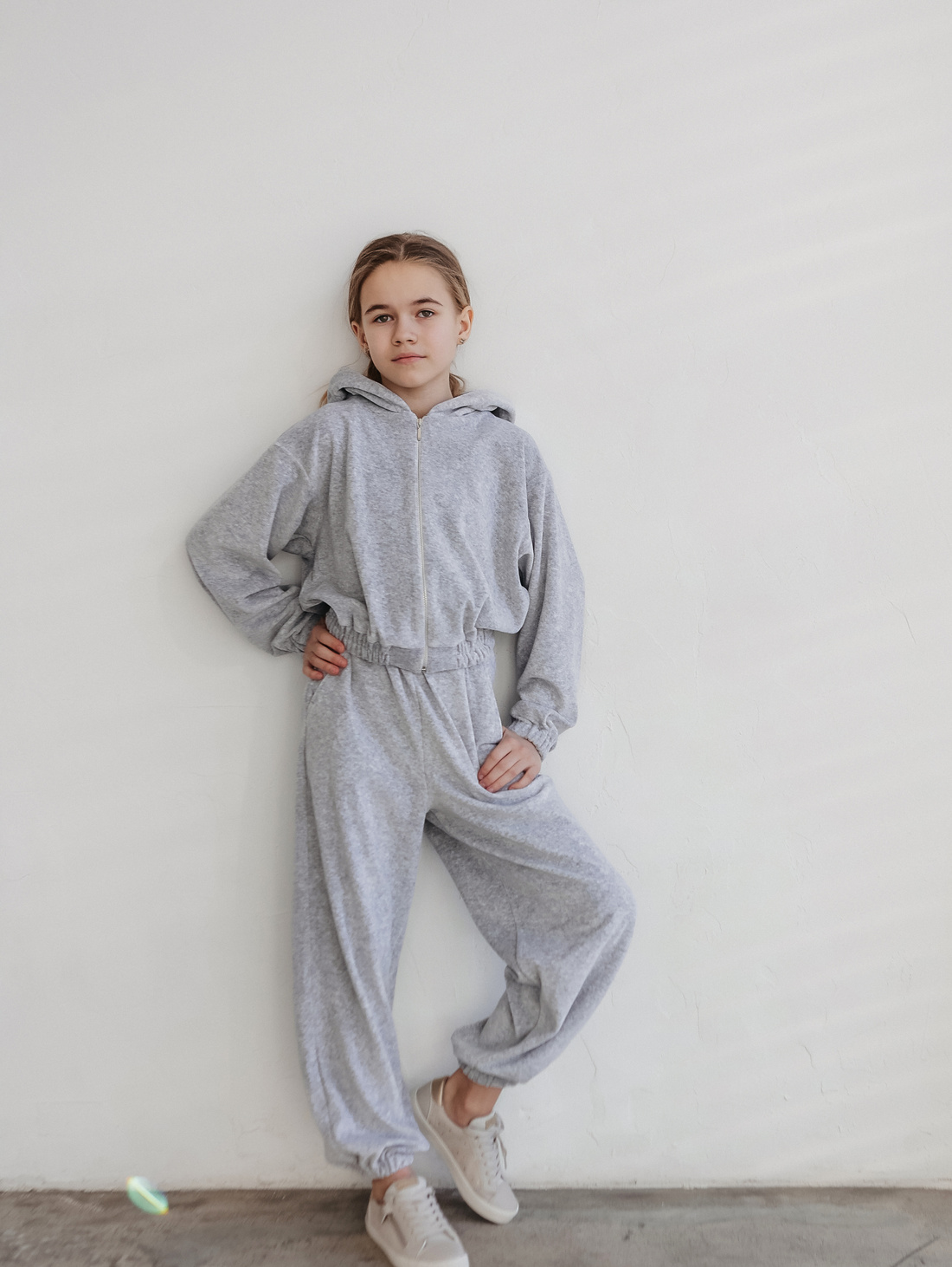 Велюровый костюм для девочки "Гимнастка" - фотография товара