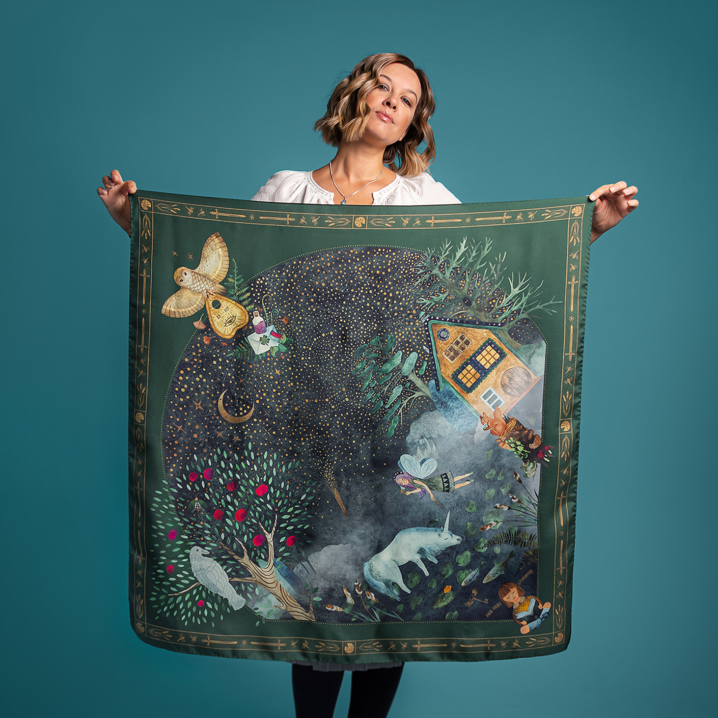 Шелковый платок "Ещё одну страничку" 90х90 см - фотография товара