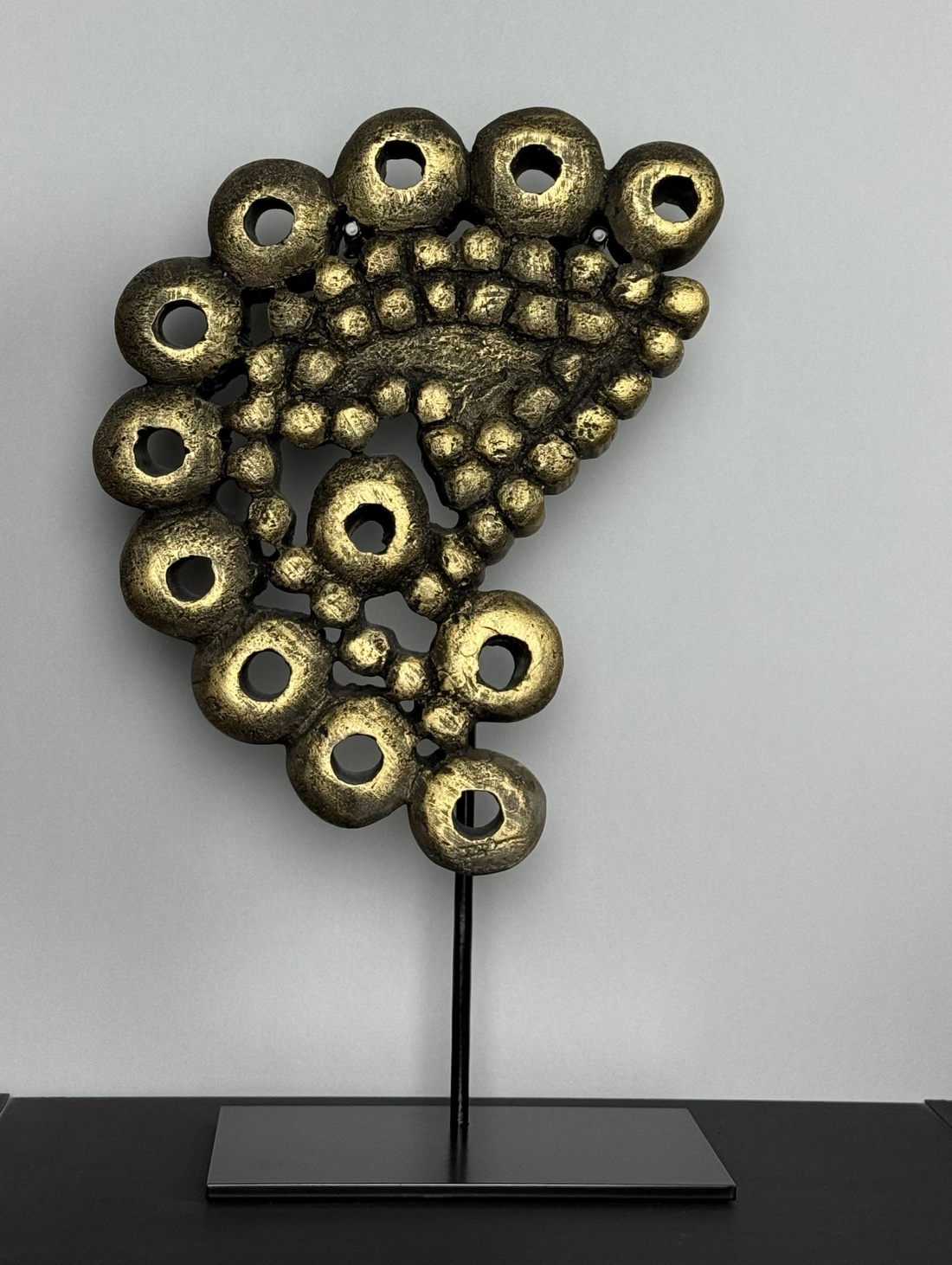 Интерьерный декор "Орнамент большой, черный в золоте" - фотография товара