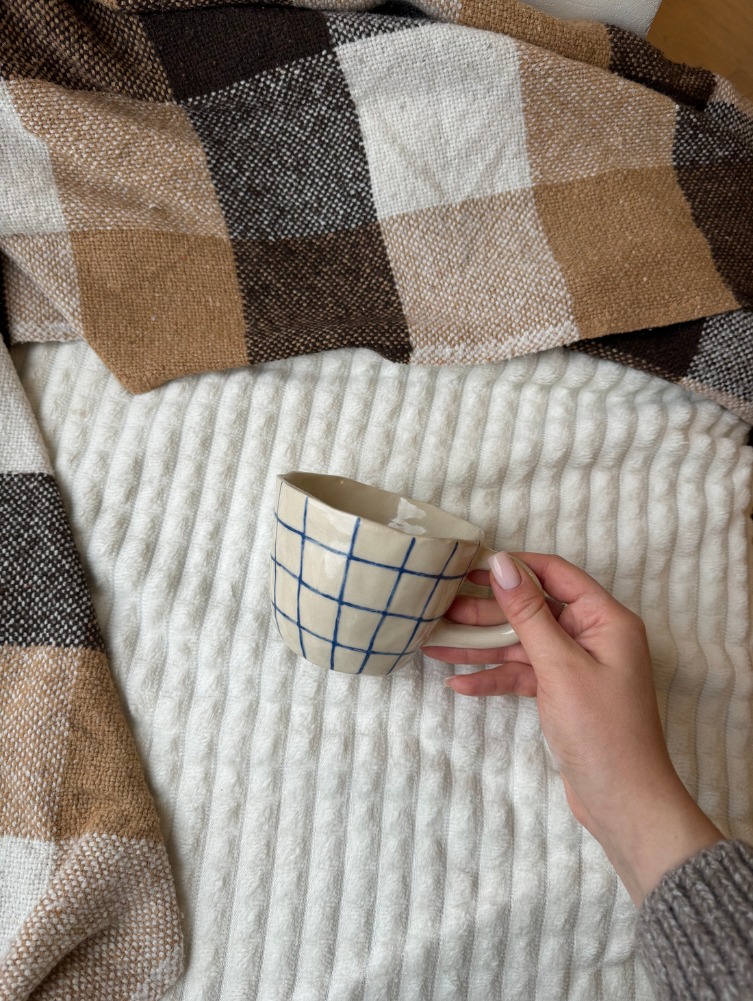 Кружка "Круассан в клетке" - фотография товара